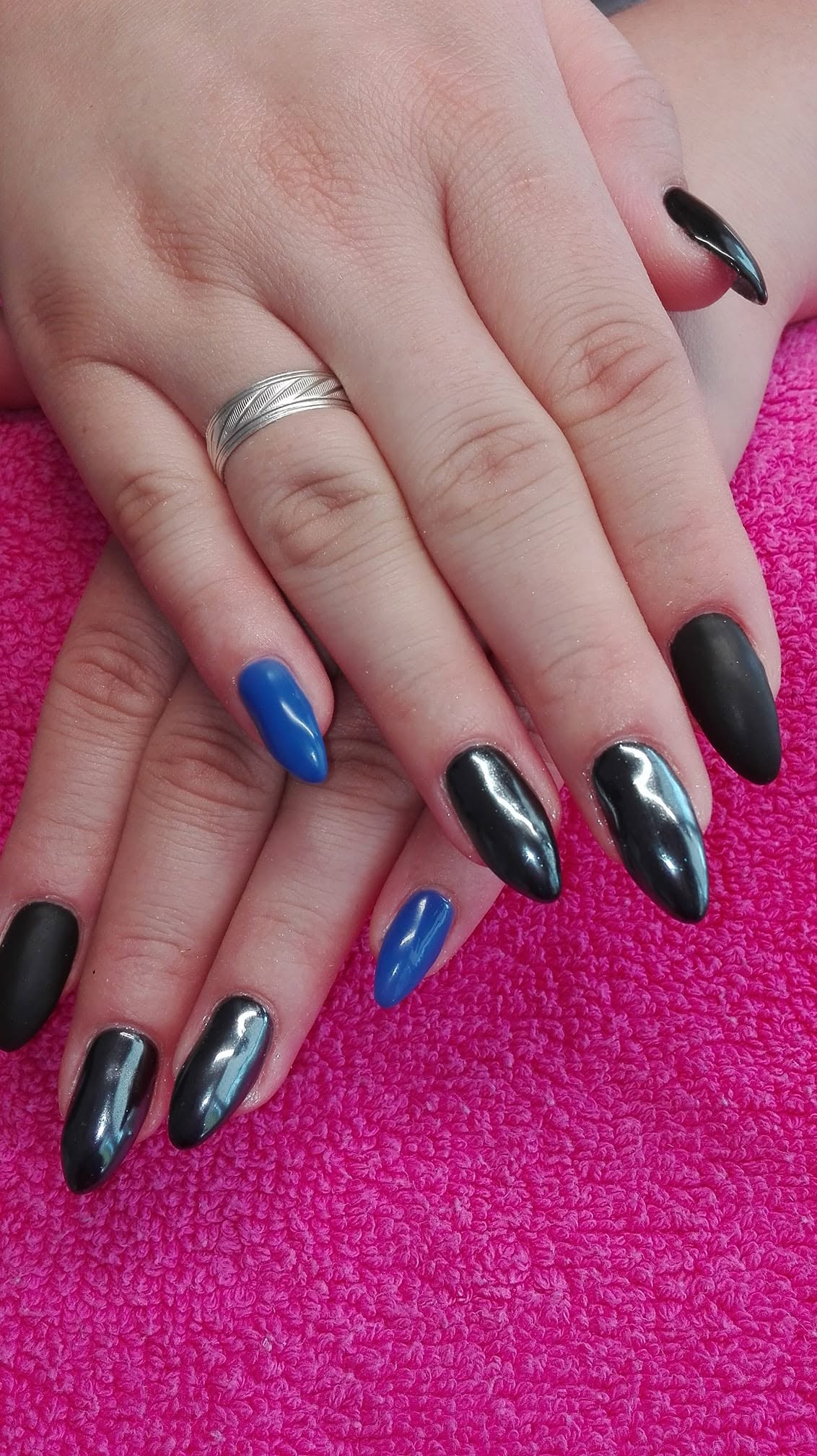 Manicure i pedicure — Salon Sekret Dobiegniew